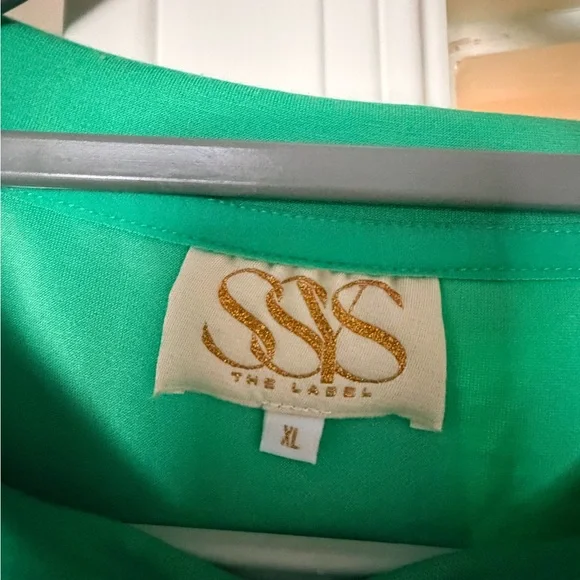 Vibrant Green Women's Top and Shorts Set - Picture 5 of 5